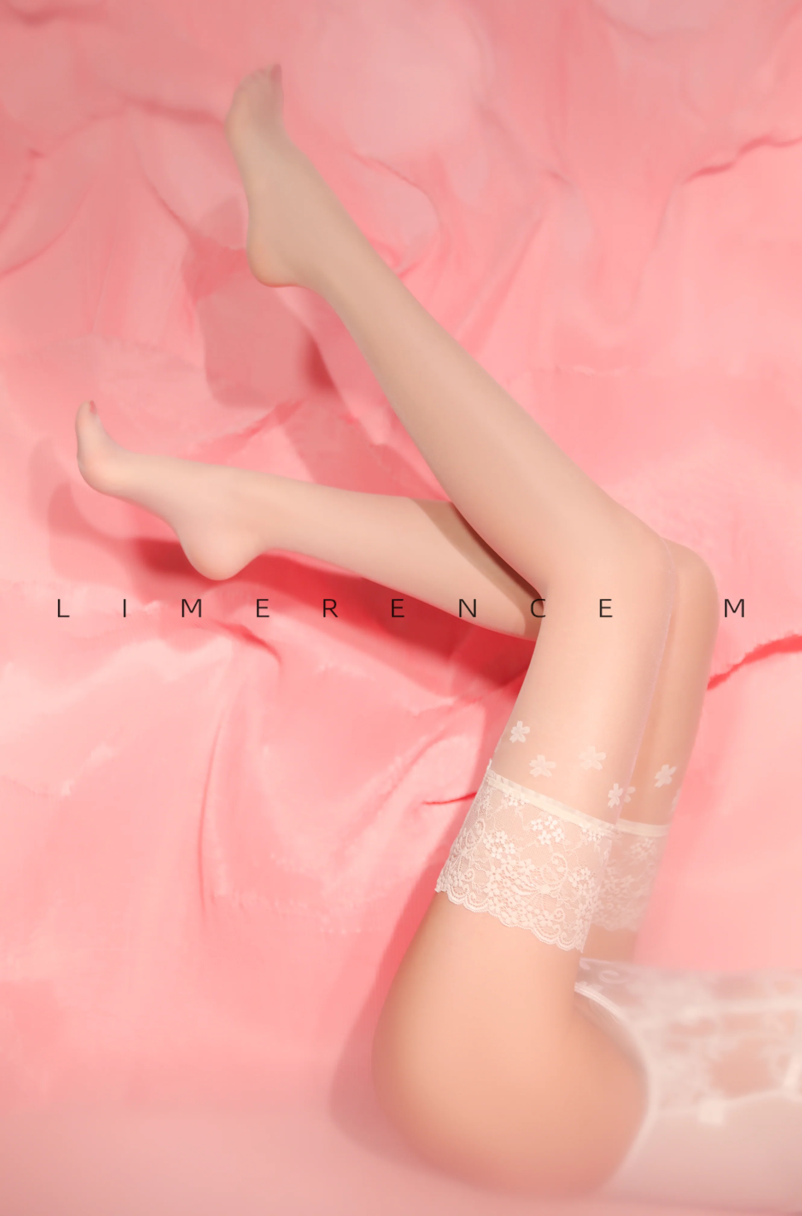 「0.01 SAKURA STOCKINGS / 樱花筒袜」 - Image 3