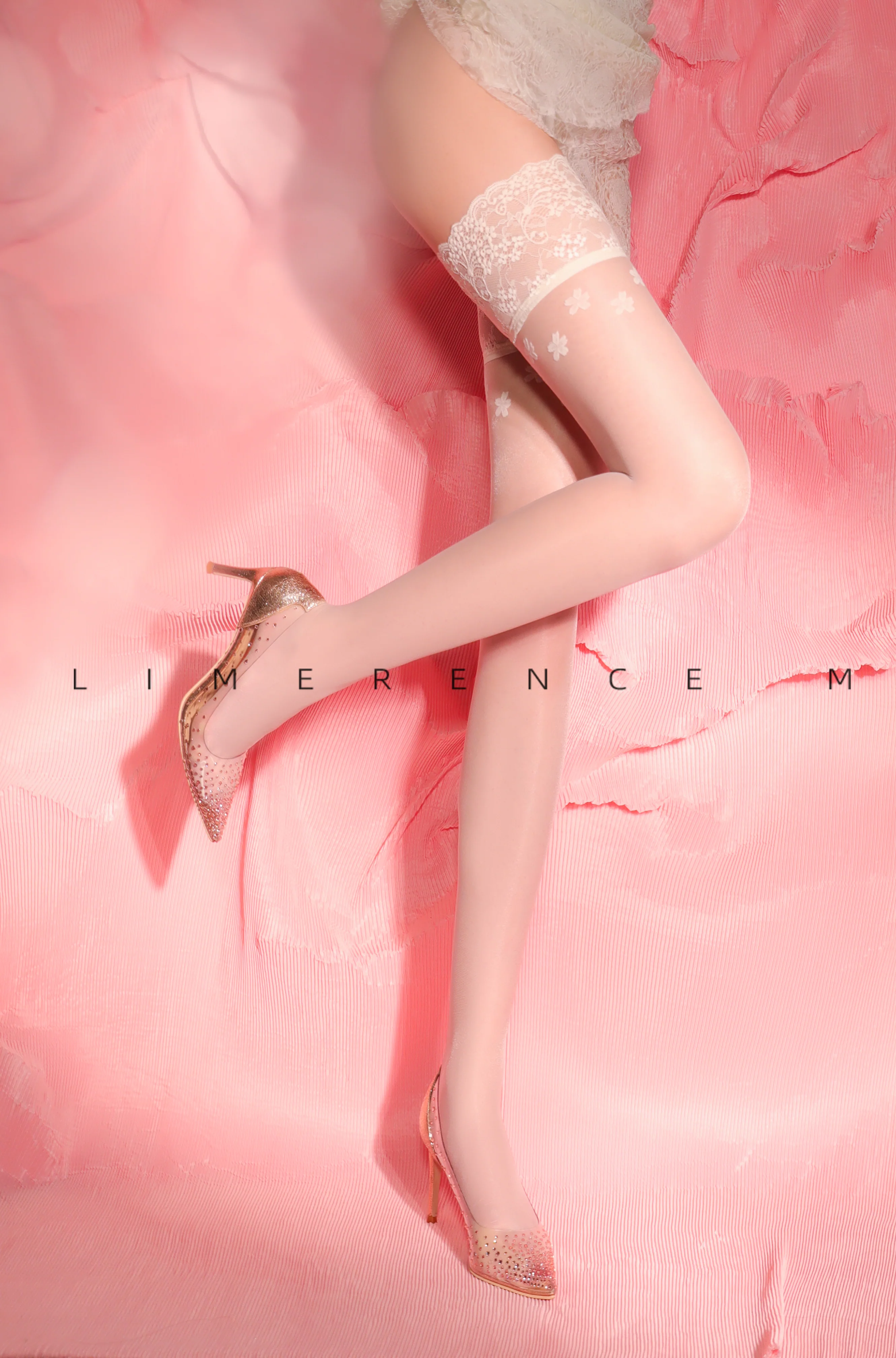 「0.01 SAKURA STOCKINGS / 樱花筒袜」 - Image 4